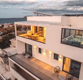 3 bedroom penthouse apartment with pool in Chania town, sleeps 6